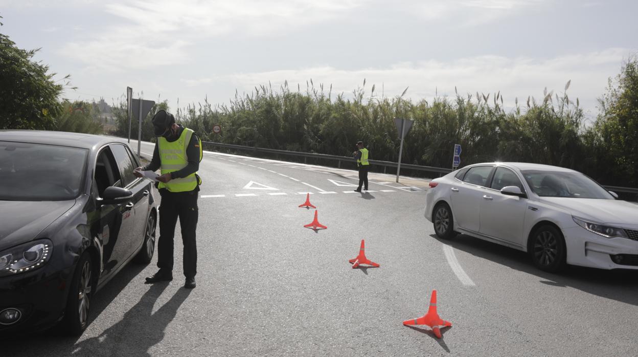Jerez: 75 denuncias por eludir el cierre perimetral y tres por saltarse el toque de queda