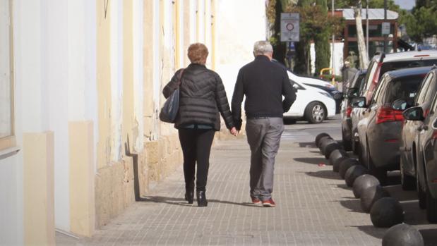 La Unión de Pensionistas de Cádiz recibe amenazas de cortes de luz y agua en su sede