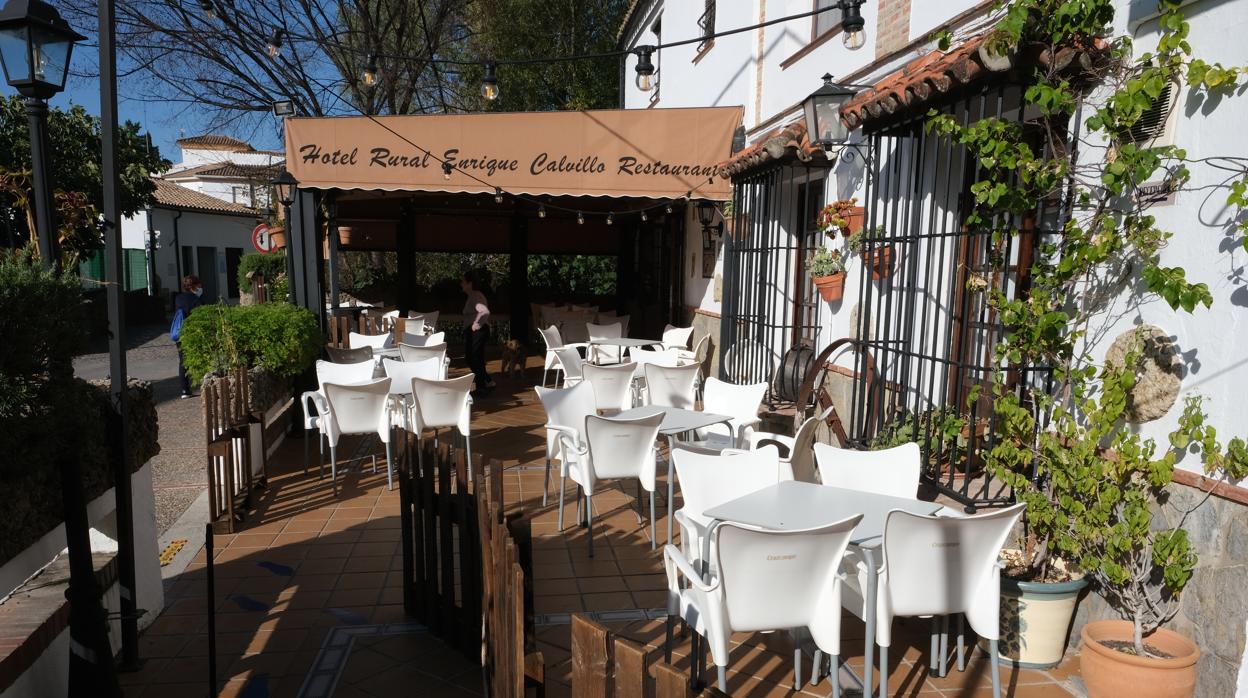 La terraza de un hotel rural de la localidad de Grazalema vacía el pasado fin de semana.