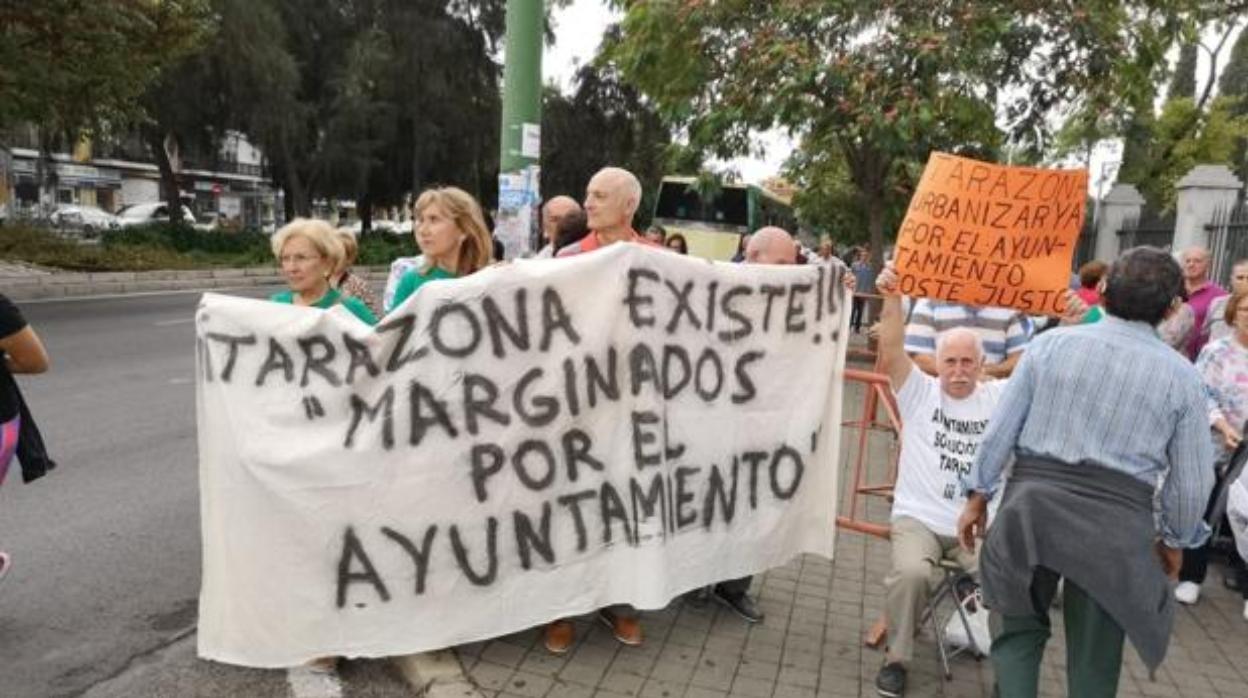Vecinos de Tarazona durante una protesta para exigir servicios