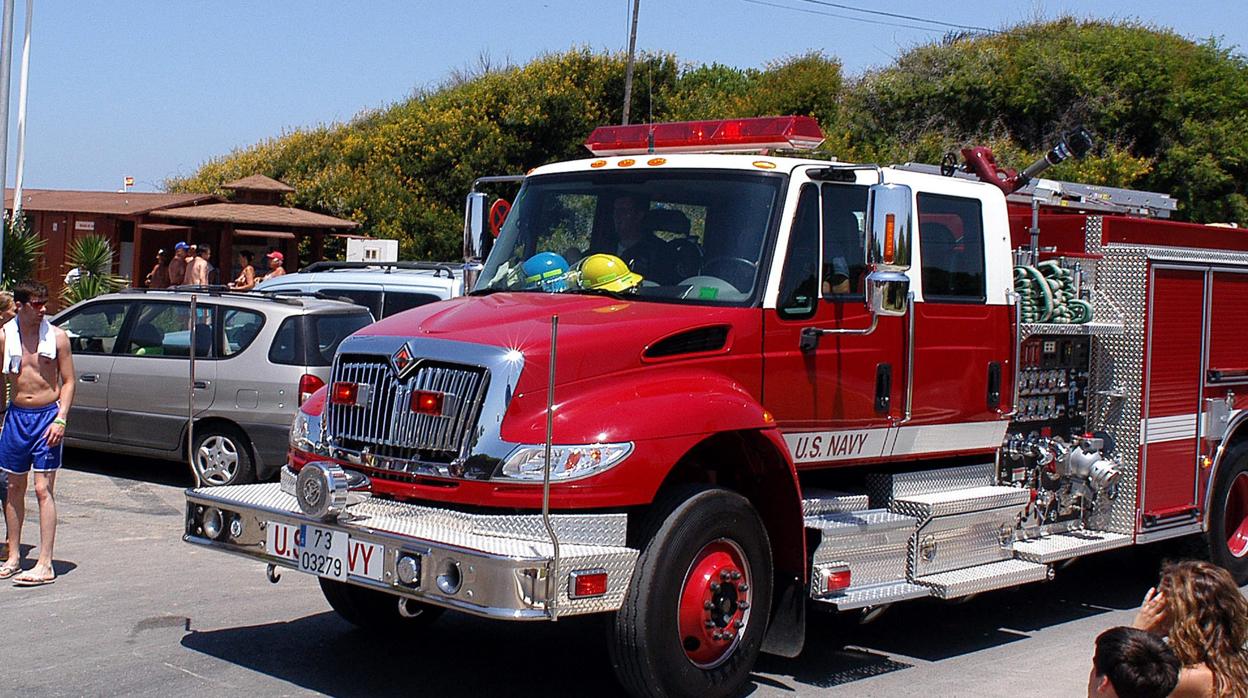 Bomberos a las órdenes de EE UU en Rota protestan por su jornada