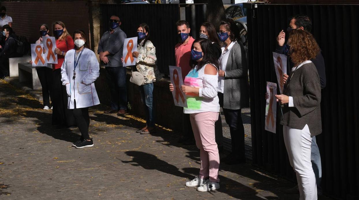 Protesta en el colegio de las Esclavas de Cádiz