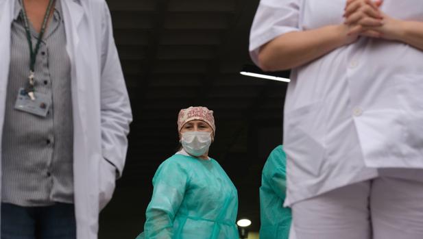 Cádiz duplica en dos semanas el número de profesionales sanitarios contagiados, según UGT