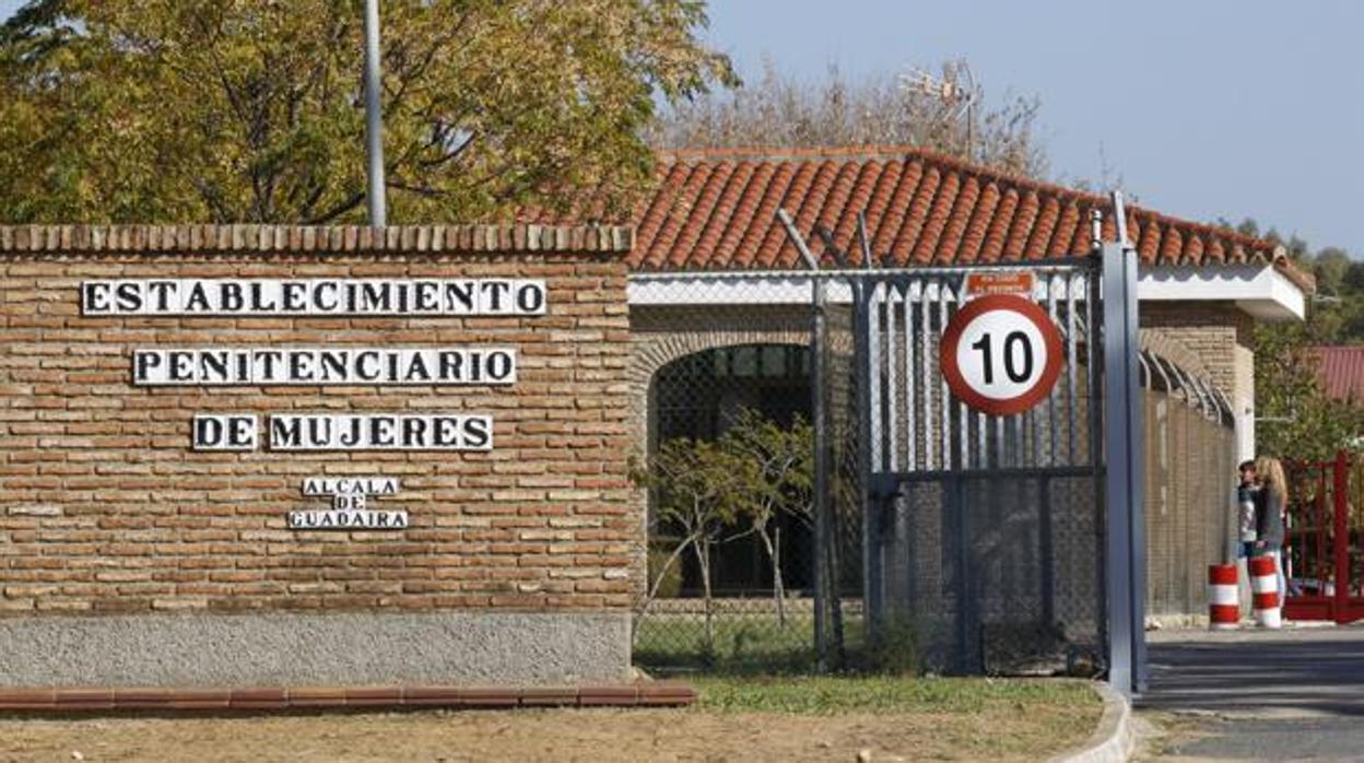 Exterior de la cárcel de mujeres de Alcalá de Guadaíra