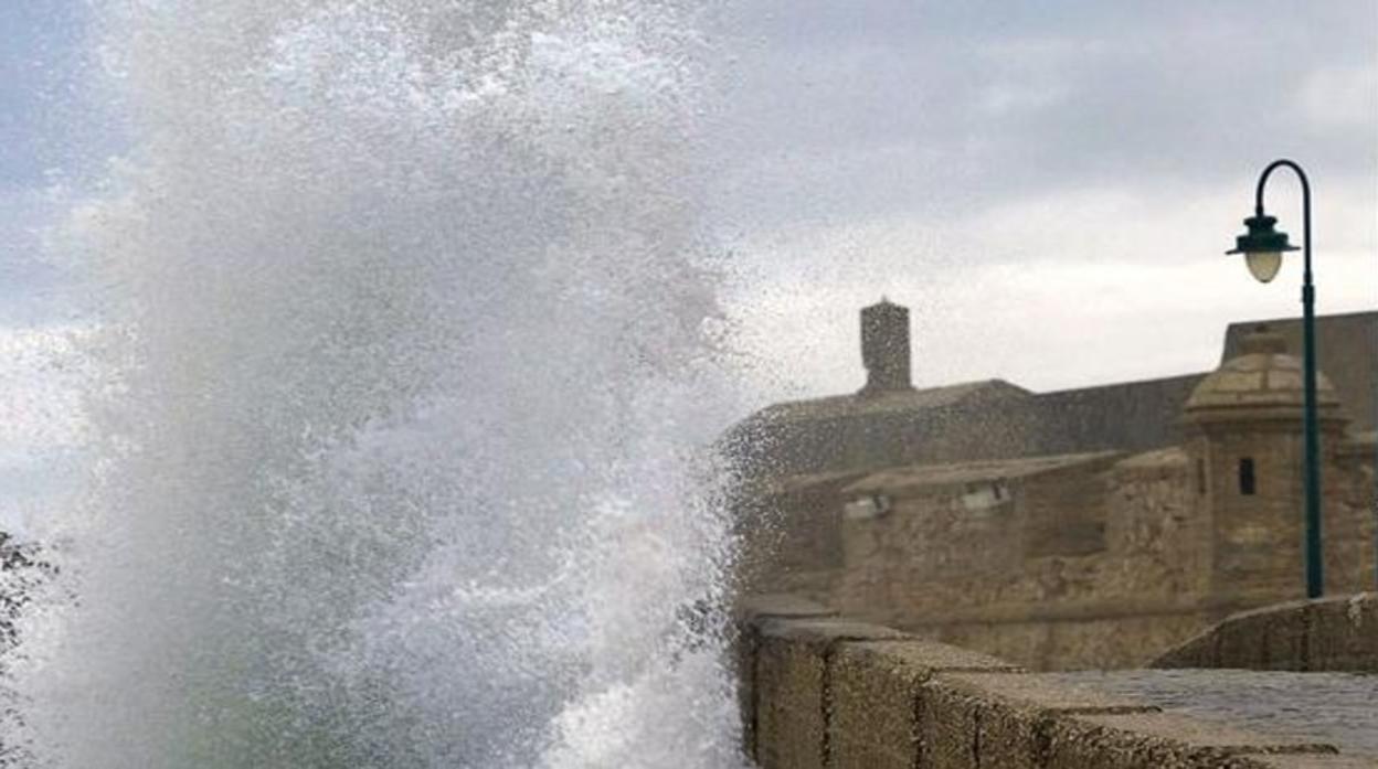 El tiempo: Cádiz estará en alerta amarilla por levante y fuerte oleaje en el Estrecho