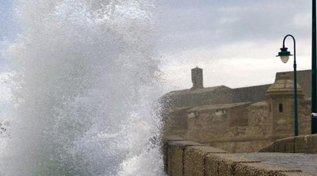 El tiempo: Cádiz estará en alerta amarilla por levante y fuerte oleaje en el Estrecho