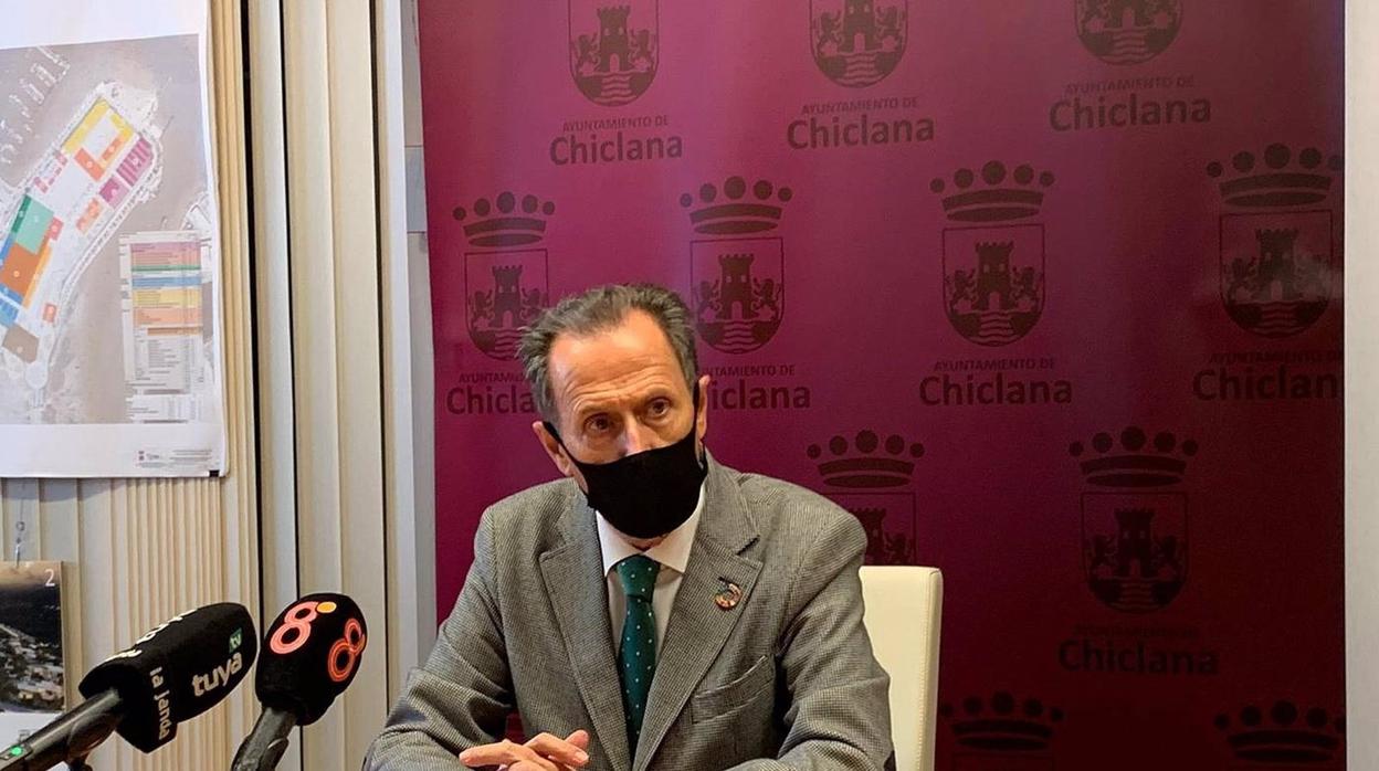 El alcalde de Chiclana cesa al concejal de Fomento tras ser denunciado por saltarse el toque de queda