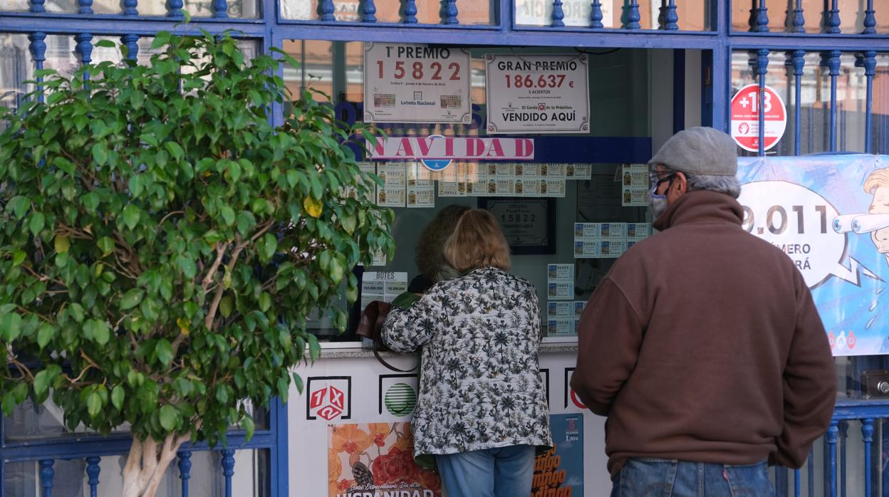 El coronavirus contamina la venta de lotería de Navidad en la provincia