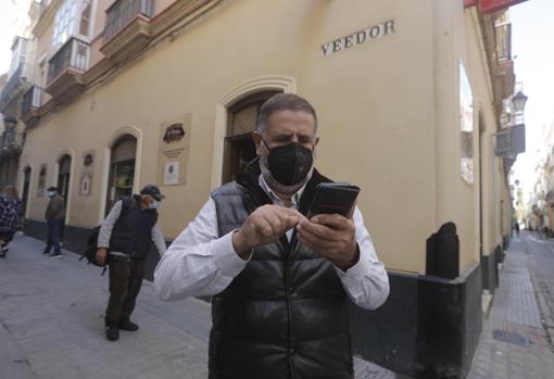 Paco &#039;el de Veedor&#039;, recuperado del coronavirus tras pasar por la UCI: «Los sanitarios me han salvado la vida»