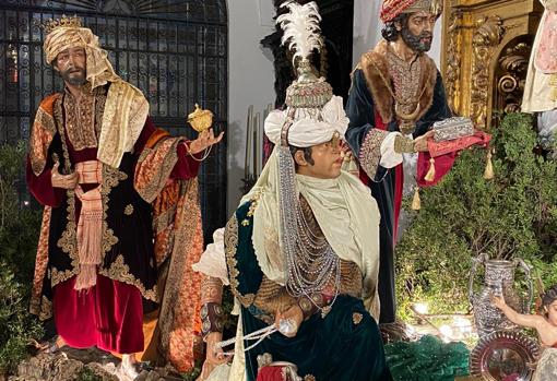 Detalle de los Reyes Magos en el nacimiento de la parroquia