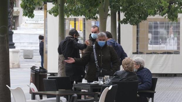 Hosteleros de Cádiz se manifestarán contra las nuevas medidas en sus locales todos los días a las seis