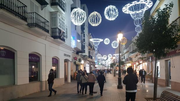 Placas fotovoltaicas y luces led para cumplir con los objetivos de sostenibilidad en Chiclana