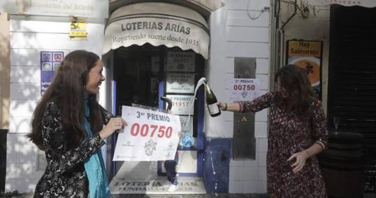 Celebración el año pasado en Loterías Arias.