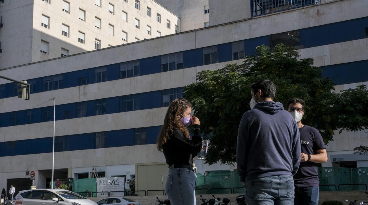 El hospital Puerta del Mar de Cádiz será uno de los puntos de vacunación.