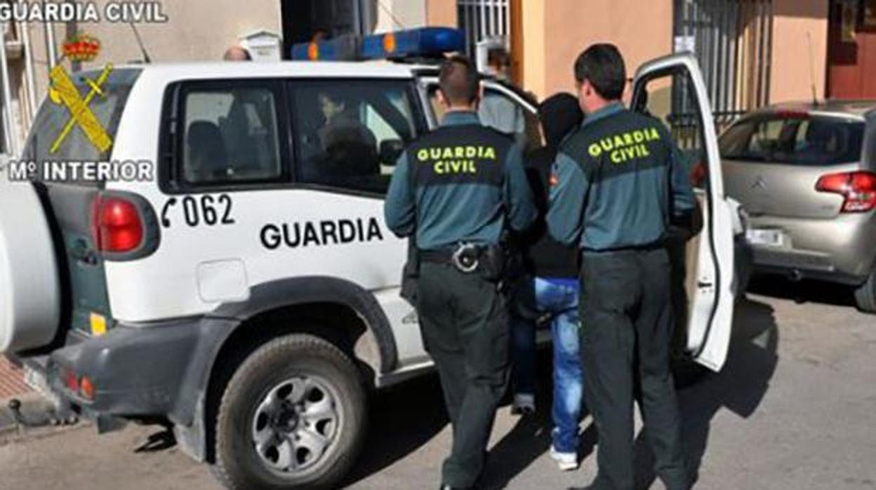 Imagen de archivo de una detención por parte de la Guardia Civil