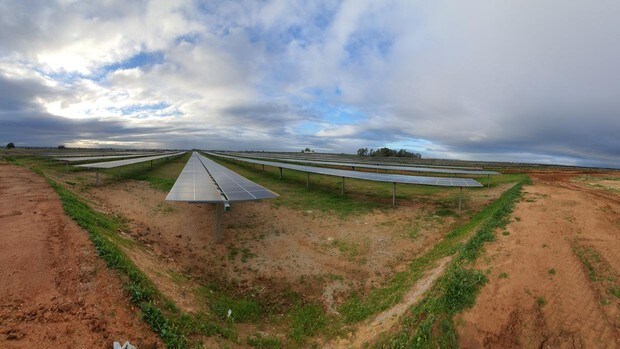 Endesa conecta a la red sus dos plantas solares más grandes de Andalucía de 100 MW de capacidad instalada