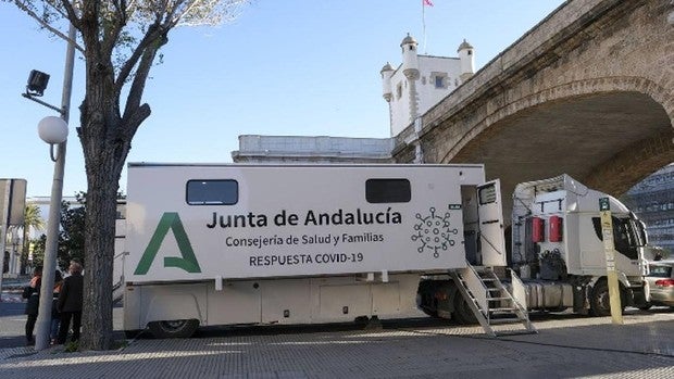 El cribado a 484 vecinos de Cádiz capital no detecta ningún positivo en coronavirus