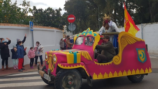 Los Reyes Magos de Chiclana completan su itinerario en su segundo día de la Salida Real