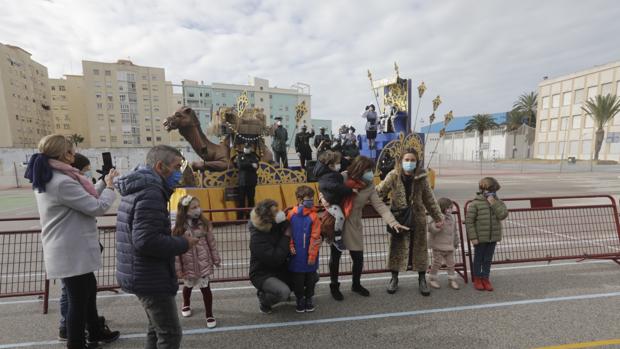 La ilusión y la magia pueden con todo en la víspera de Reyes más atípica de los últimos años en Cádiz