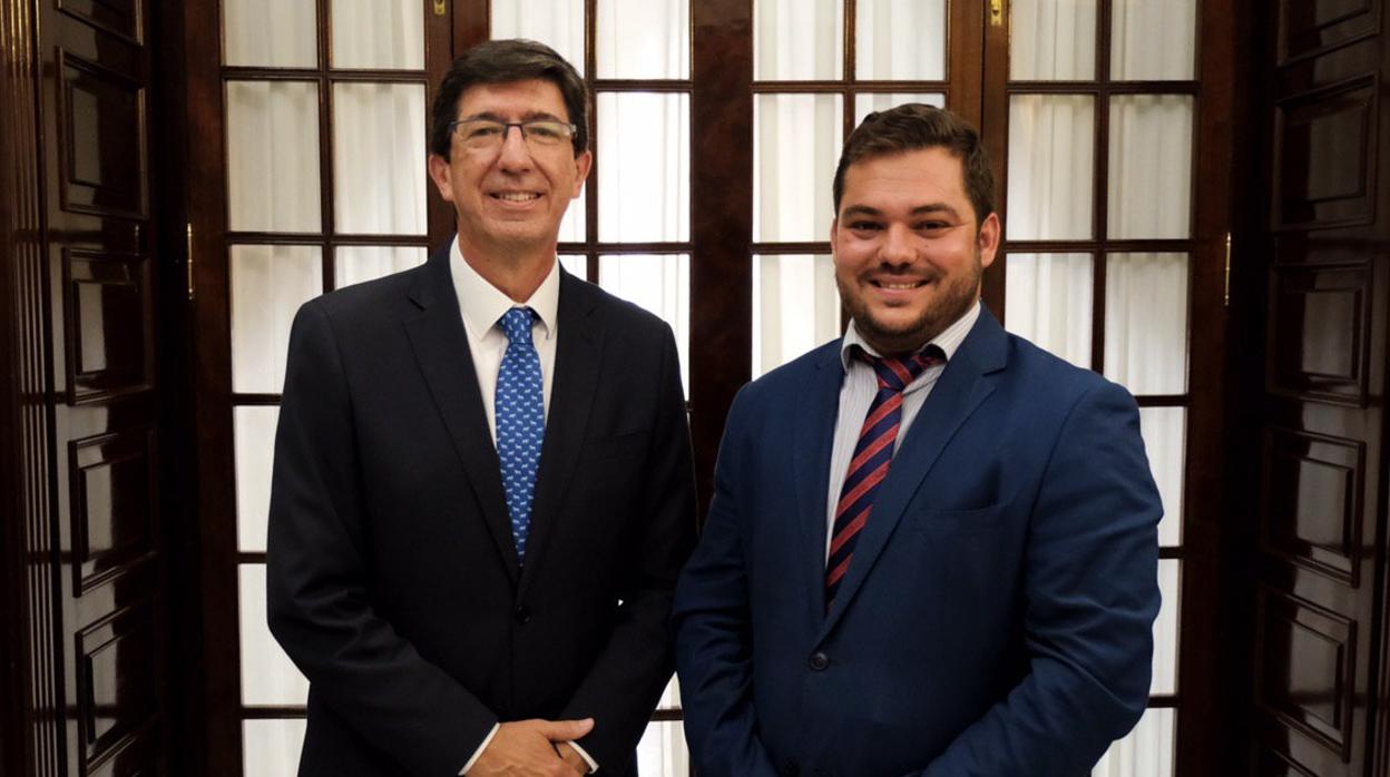 Juan Marín, junto al delegado territorial en Cádiz, Miguel Rodríguez.