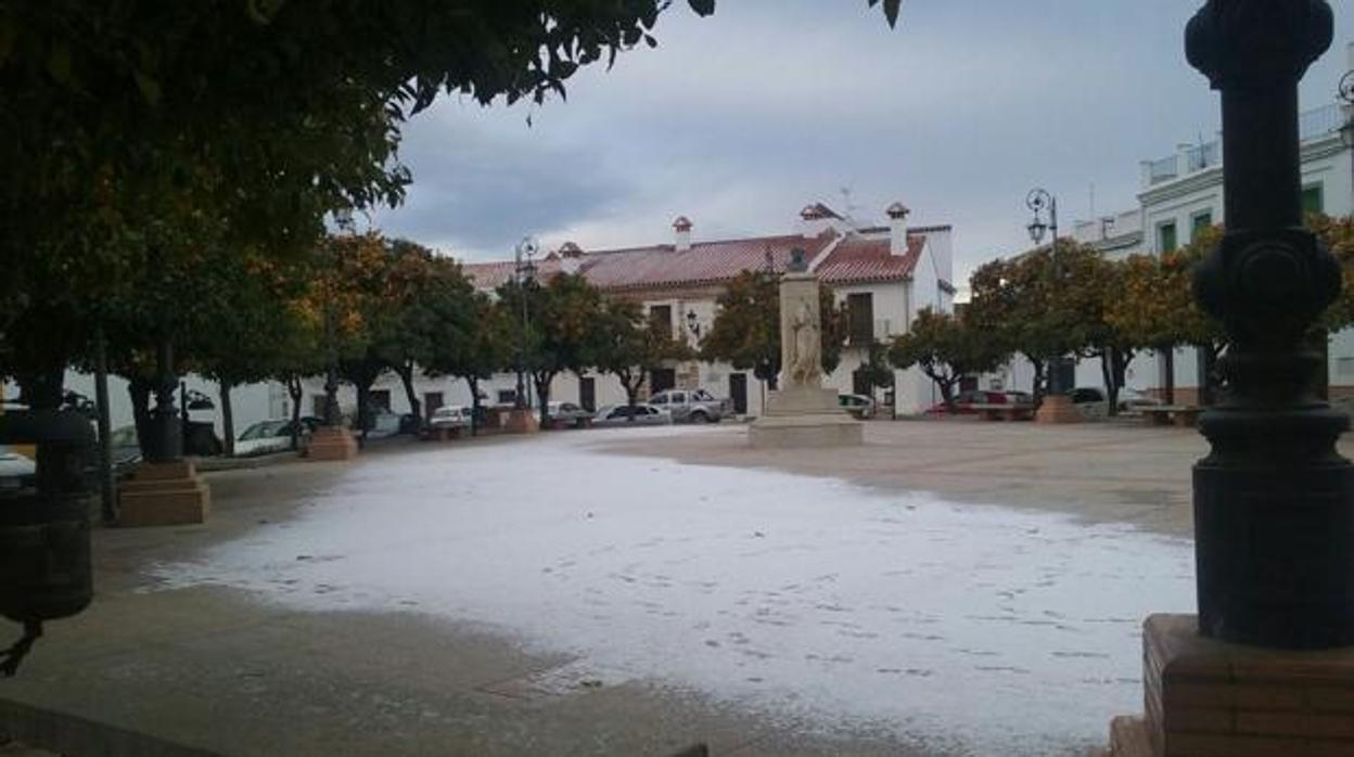 Una plaza de Guadalcanal con algo de nieve