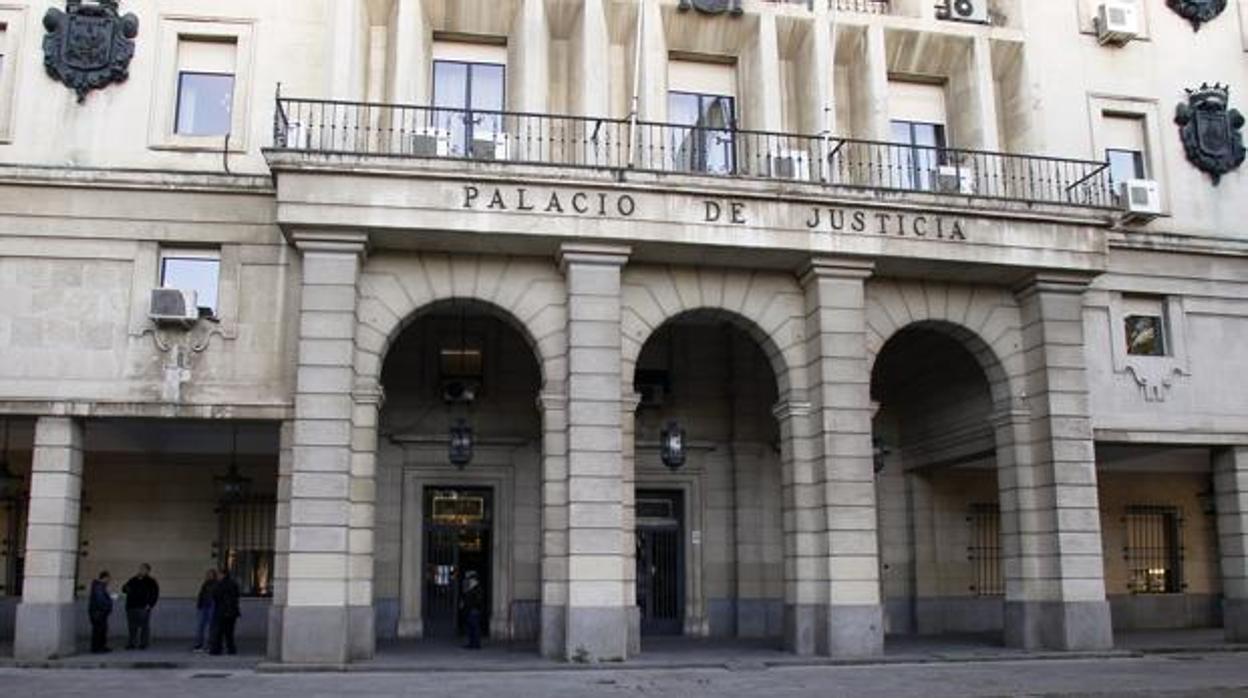 Fachada de la Audiencia Provincial de Sevilla donde se iba a celebrar la vista oral