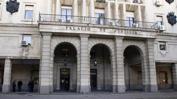 La Fiscalía pide cinco años de cárcel por atropellar a un vecino y su hijo de seis años tras una pelea en Camas