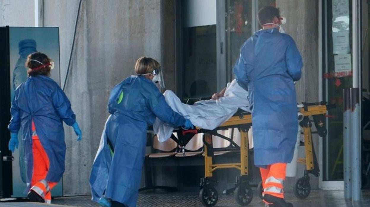 Los pacientes siguen llegando a los hospitales de Cádiz