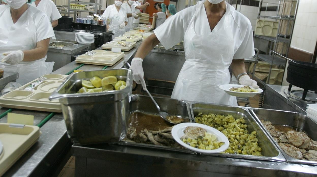 Cocina de un hospital, en una imagen de archivo.