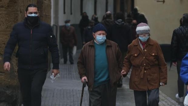 Cádiz vuelve a batir su récord de contagios con más de 2.100 nuevos casos en un día