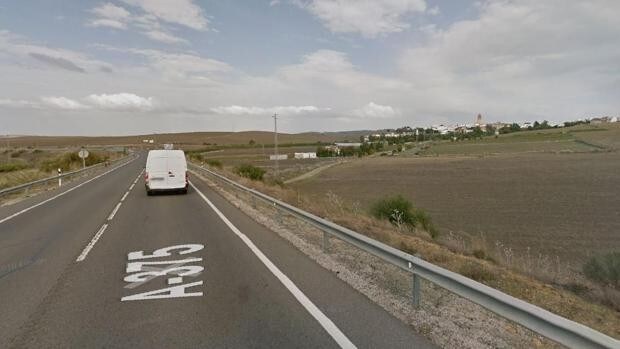 Un hombre fallecido y otro herido al salirse su vehículo de la carretera en El Coronil