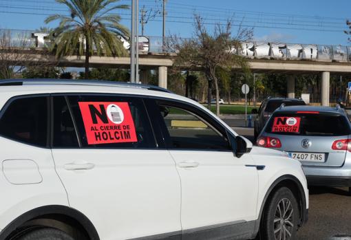 Los trabajadores hicieron un recorrido el coche por la ciudad.