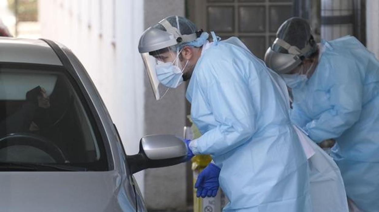 Pruebas PCR en el centro de salud de la barriada de la Paz.