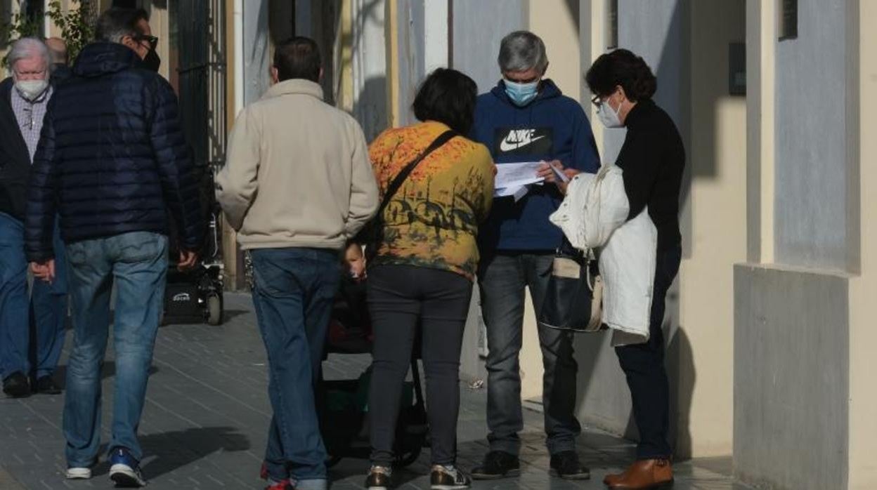 Portuenses con mascarilla el pasado jueves tras decretarse el cierre perimetral.