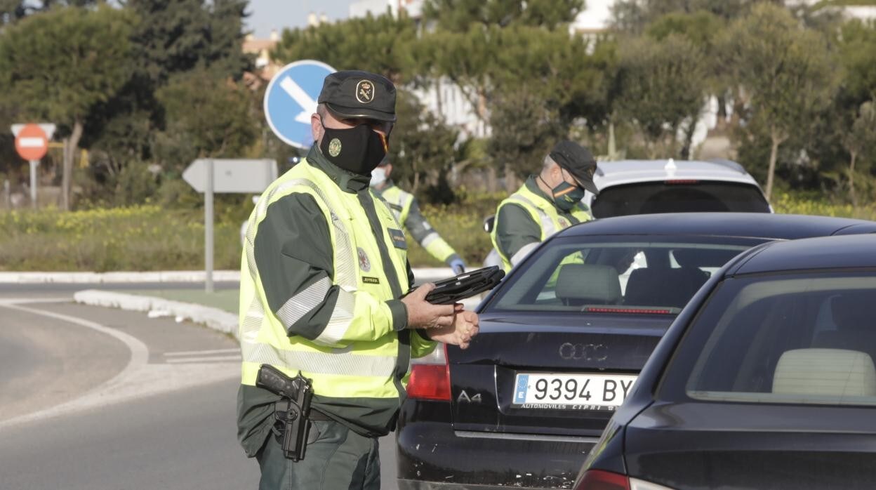 Medidas Covid en Andalucía: se reduce a siete días el tiempo mínimo de restricciones de movilidad y actividad