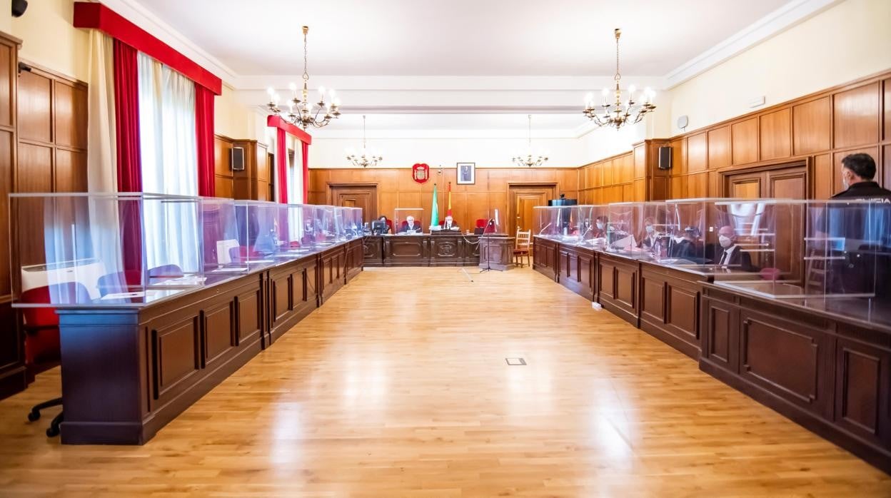 La sala del jurado en la Audinecia de Sevilla