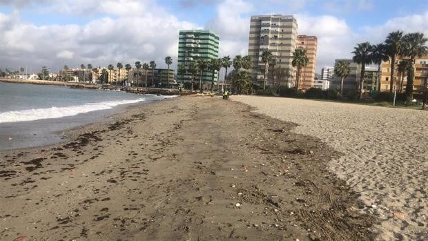 El vertido de petróleo del buque 'AM Ghent' en Gibraltar ha llegado a las playas de La Línea