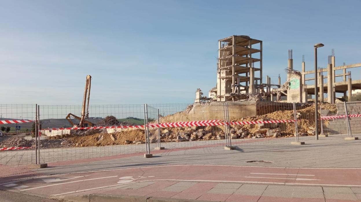 Los trabajos estyán alcanzando la zona central de la estructura que se levanta en la avenida Reina Sofía