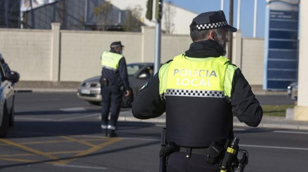 La Policía Local interpone 180 denuncias por incumplir las medidas de seguridad durante el fin de semana en Cádiz