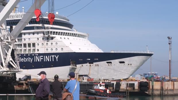 Medio mes de trabajo en el astillero de Cádiz para poner a punto al crucero 'Infinity'