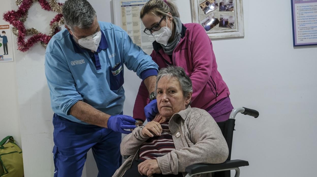 Vacunación en la Residencia Nuestra Señora de la Paz de Chiclana.