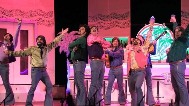 Los medios de comunicación se esfuerzan para cubrir un Carnaval en pandemia