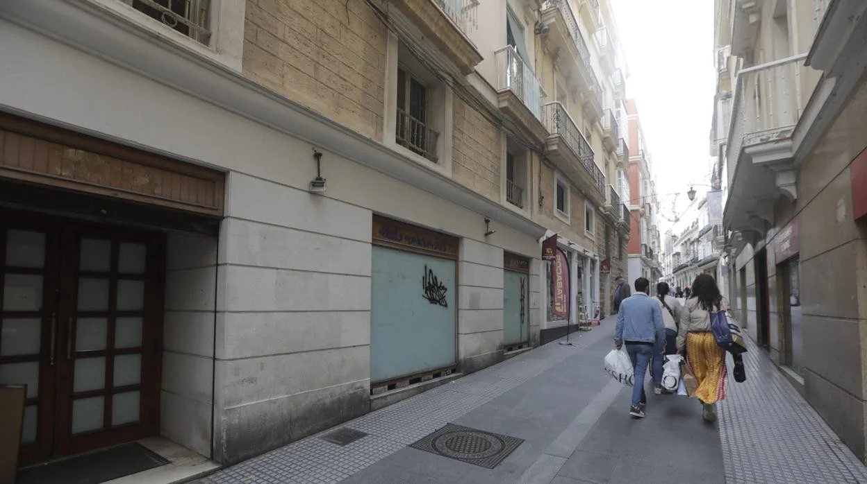 Los comerciantes de los centros históricos de la Bahía de Cádiz, obligados a reinventarse para subsistir.