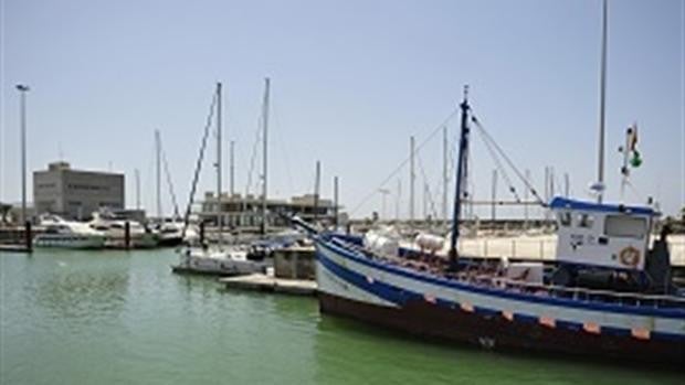 Barbate pide que se arregle «con urgencia» su puerto