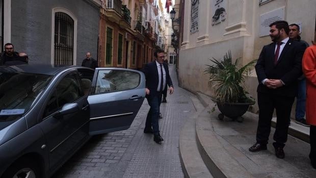 El Ayuntamiento de Kichi destina más de 35.000 euros a la compra de un nuevo coche oficial