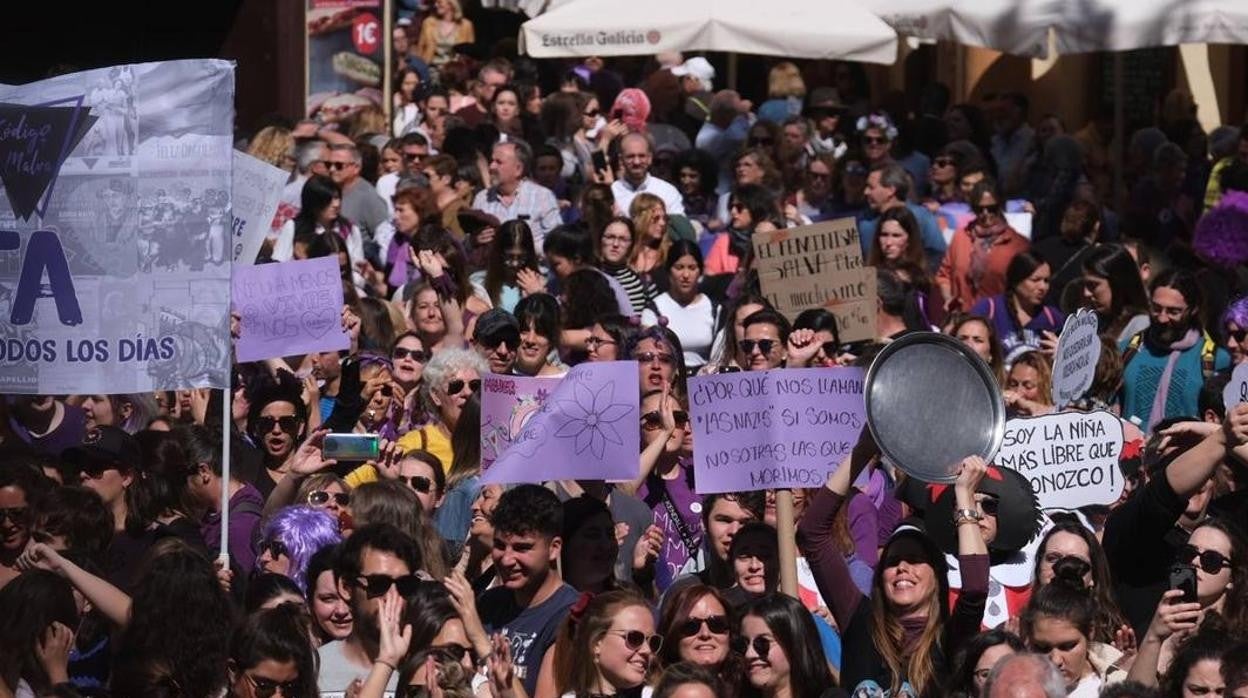 El Colegio de Médicos de Cádiz hace un llamamiento a la población para evitar concentraciones o manifestaciones