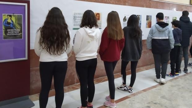 Exposición 'Nuestras ilustres olvidadas' en el colegio San Felipe Neri de Cádiz