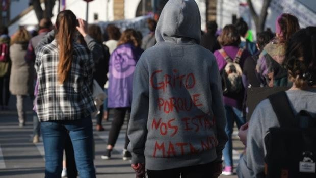 Un 8M en Cádiz con más distancias y menos participación marcado por el Covid