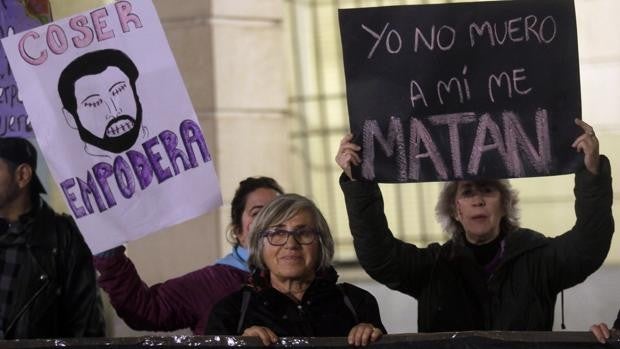 El asesino machista que movilizó a las mujeres en Sevilla sale a la calle y vuelve a atacar