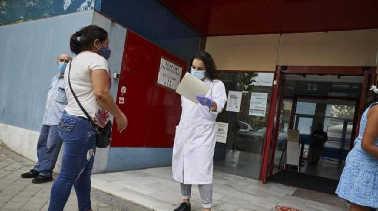 Casi 70.000 bajas por coronavirus en este último año en Cádiz
